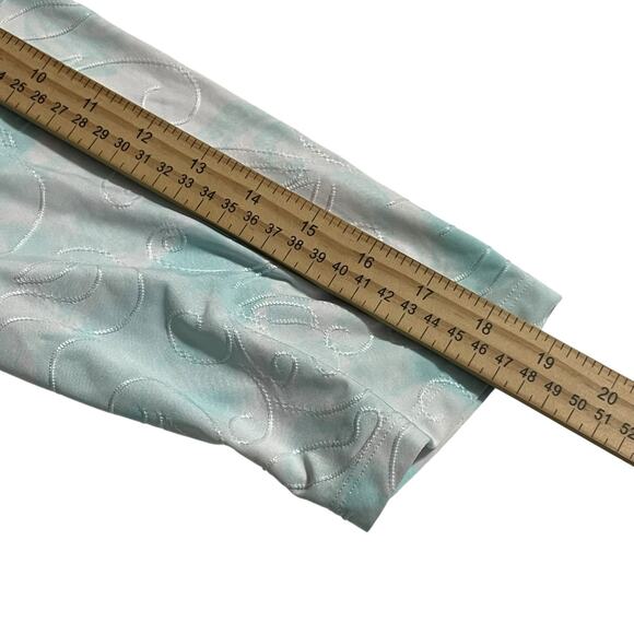 Chicos Womens Blouse Size 2 or Large White Blue Embroidered V Neck 3/4 Sleeve - Picture 12 of 13